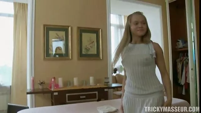 XXX אין רישום  שתי בלונדיניות סופר סקסיות עושות סרטי פורנו לצפייה חינם קיקה ומטגנות אותן באצבע