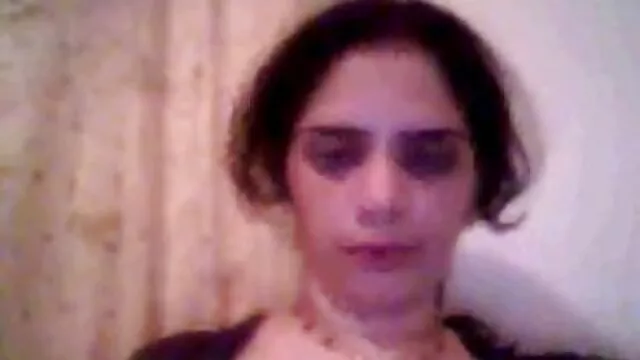 XXX אין רישום  כלבות רעות עם מגפיים הולם את הכדורים של עבד שהוא תלוי סרט סקס לסביות חינם