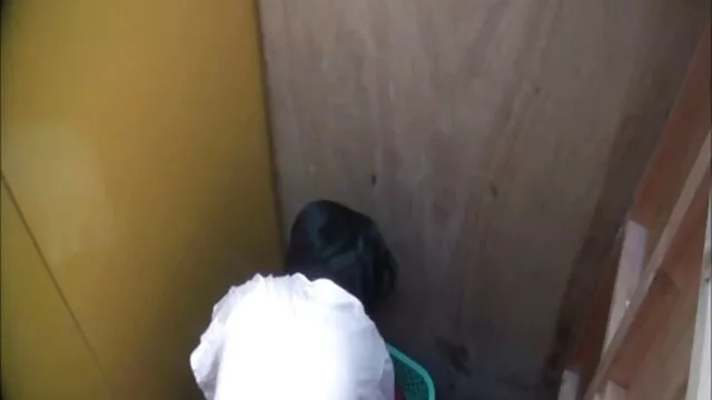 XXX אין רישום  זונה רוסיה סרט גייז חינם חייכה, חשפה את החזה ורקדה מול המצלמה.