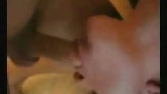 XXX אין רישום  זין מגומי סרטים כחולים באורך מלא חינם בכוס ברונטי עמוק