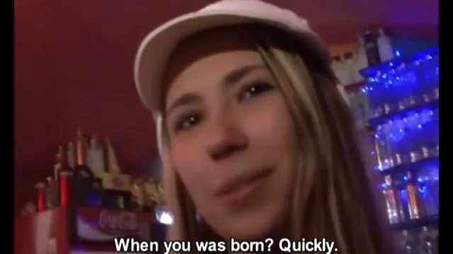 XXX אין רישום  מעודדת סרטי אורגיה חינם הופכת לאוננות.
