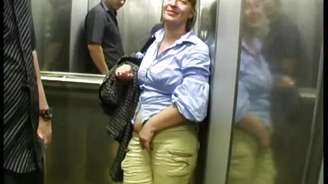 XXX אין רישום  אישה ברונטית רוסיה שדוחפת אצבעות למנדה. סרט כחול לצפיה חינם