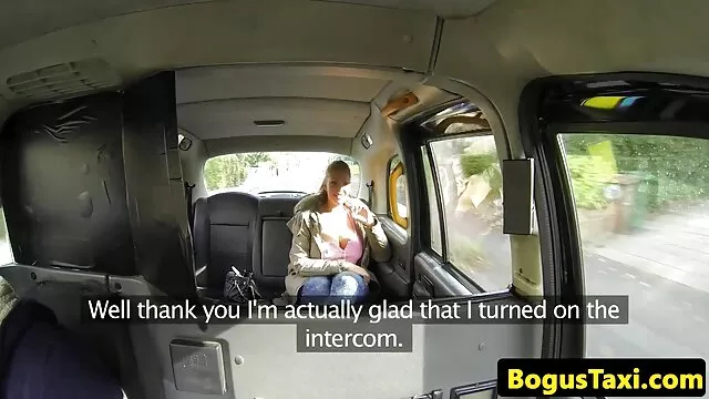 XXX אין רישום  בחורה רוסיה בלונדינית נותנת לחברה שלה סרטי סקס תותה חינם