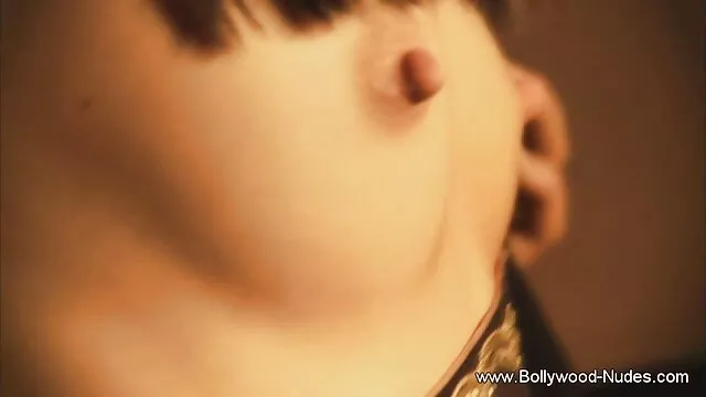 XXX אין רישום  גברים סרטי סקס חינם אדיר רוסים מחליק פין קשה בתחת מותק רזה