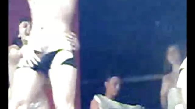 XXX אין רישום  מאונן סקס סרט חינם עם זרימת המים בחדר האמבטיה.