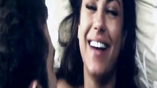 XXX אין רישום  גבר שחור אוכל כוס גדול עם חזה גדול ופה. סרט אירוטי עדין