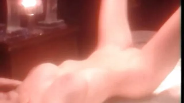 XXX אין רישום  גבר עור שחור, דופק בחורות סרטי סקס באורך מלא חינם קטנטנות בגרביונים לבנים.