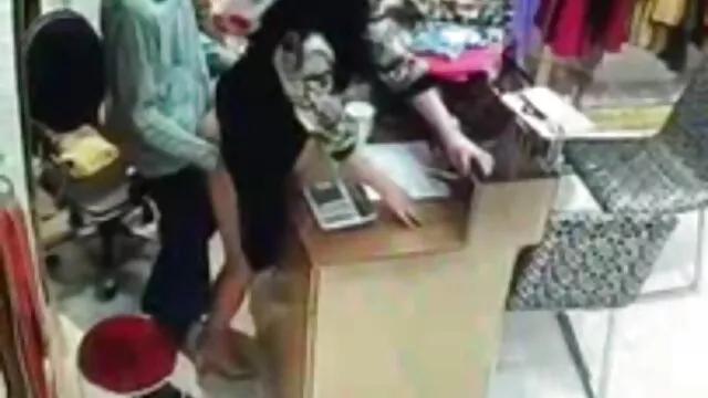 XXX אין רישום  בלונדינית מנסה חדירה סקס סרט חינם כפולה במין ליד הבריכה