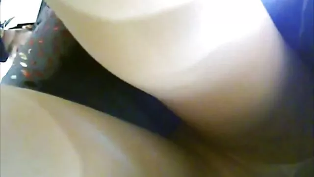 XXX אין רישום  לסביות נופלות לסביות סרטי סקס חינם ומלקקות בחדר השינה.