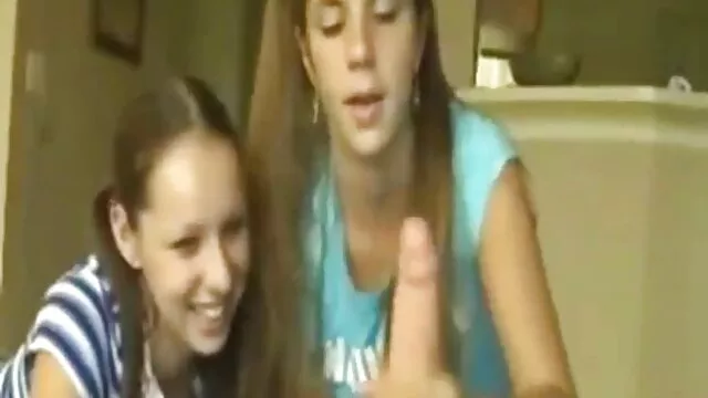 XXX אין רישום  בלונדינית עם סיליקון חלב סרטי סקס אלים חינם בבקשה הבוס