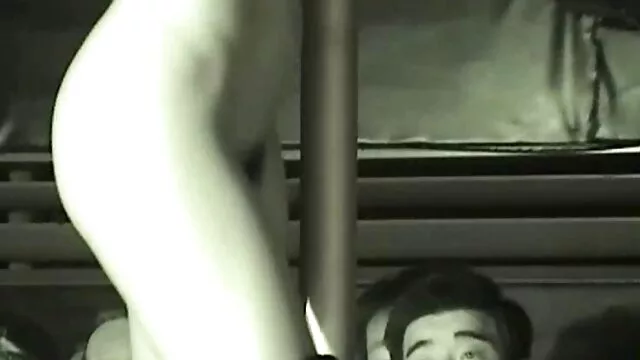 XXX אין רישום  סולו הומו דופק את עצמו בחריצות. סרטי סקס אלים חינם