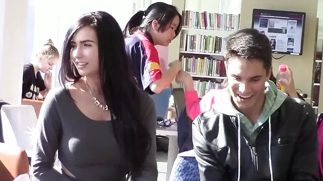 XXX אין רישום  שני בחורים פיזרו לחם מול צפייה ישירה סרטי סקס הבן זונה.