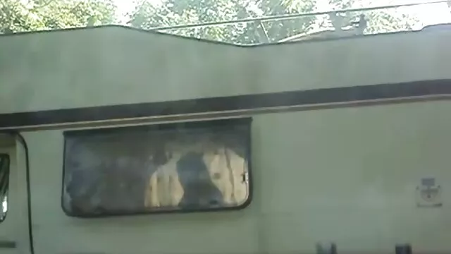 XXX אין רישום  משחק סקס סרט חינם מקדים ומין הומואי בשירותים.