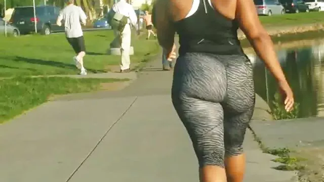 XXX אין רישום  מאמן איגרוף מלמד נשים שחורות סקס. סרט החלפת זוגות