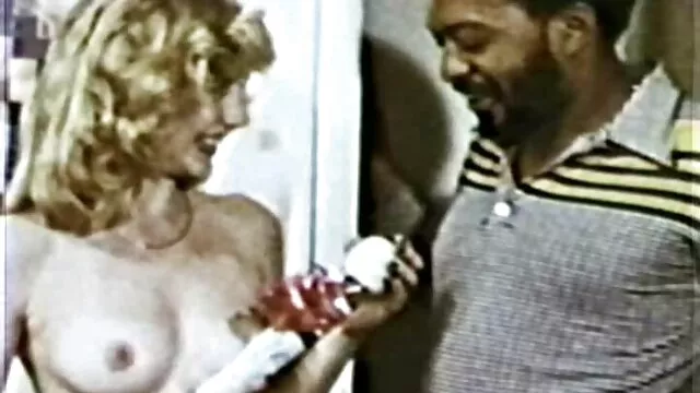 XXX אין רישום  שמארה גורר את עצמו מול צפייה ישירה סרטי סקס מצלמת האינטרנט.