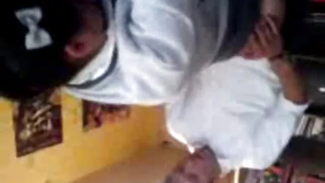 XXX אין רישום  בלונדינית ברשת דייגים גונחת מקיקה ועושה סרטי גייז ישראלים חינם סקס בבית