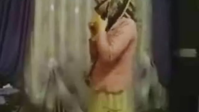 XXX אין רישום  בחור מקבל מציצה בגוף ראשון, משתין על כלבה בפה ומזיין אותה סרטי גייז מבוגרים במטבח